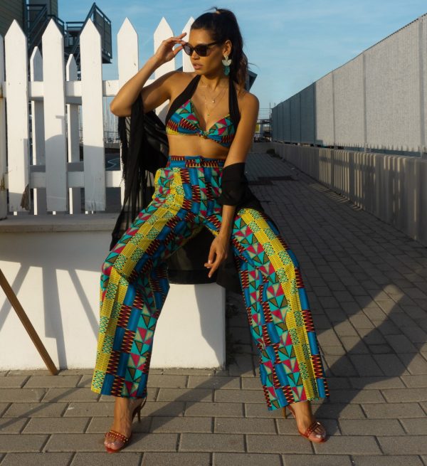 Completo di pantalone e top a fantasia geometrica. - immagine 2